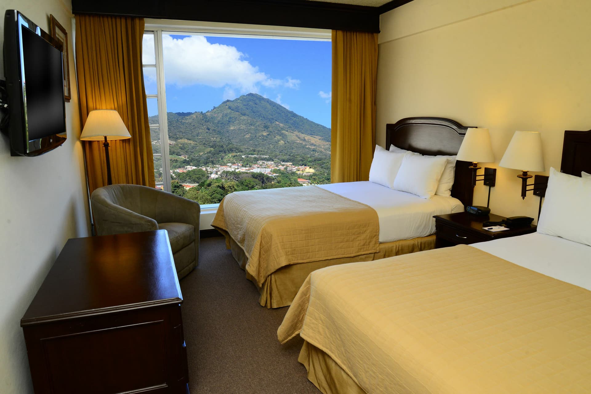 Plaza Hotel and Suites - imagen 3