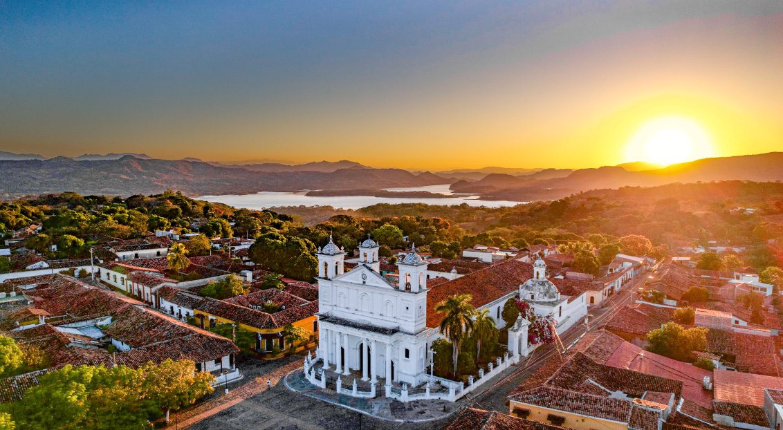 El Salvador Tradicional - Image 2